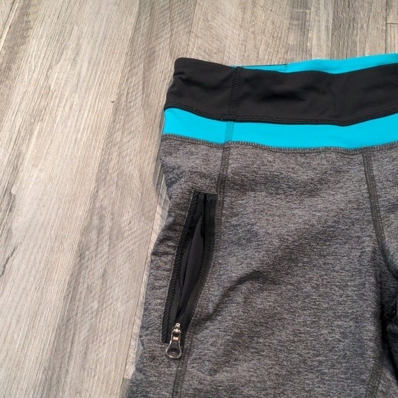 Lululemon Gray Cropped Pockets Mesh Design Legging Size 4 - Picture 4 of 13